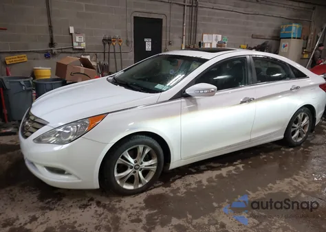 2013 Hyundai Sonata Limited z USA, uszkodzony, nr VIN 5NPEC4AC1DH699936
